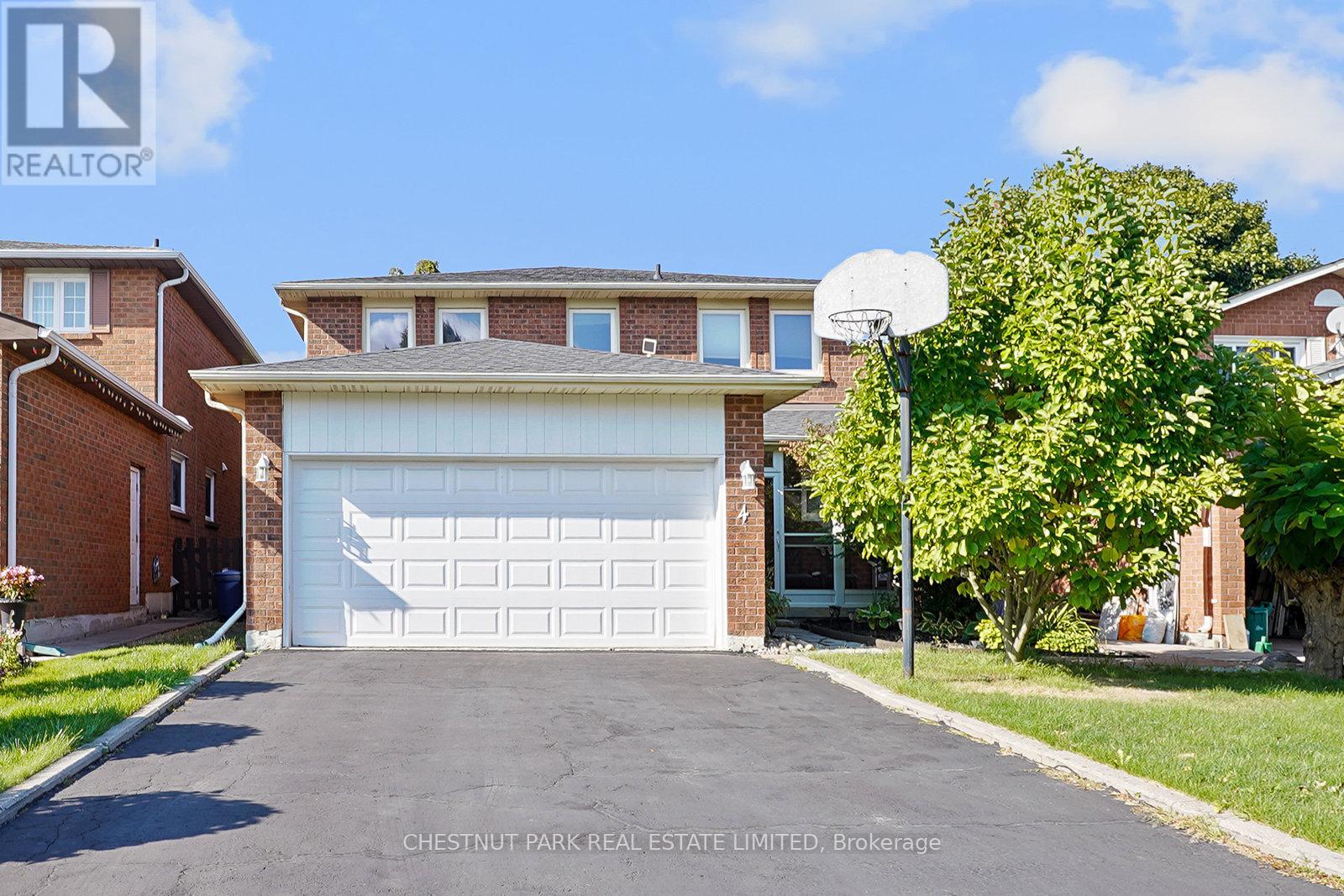 4 Glouster Court, Richmond Hill, Ontario  L4C 8L4 - Photo 1 - N12397713