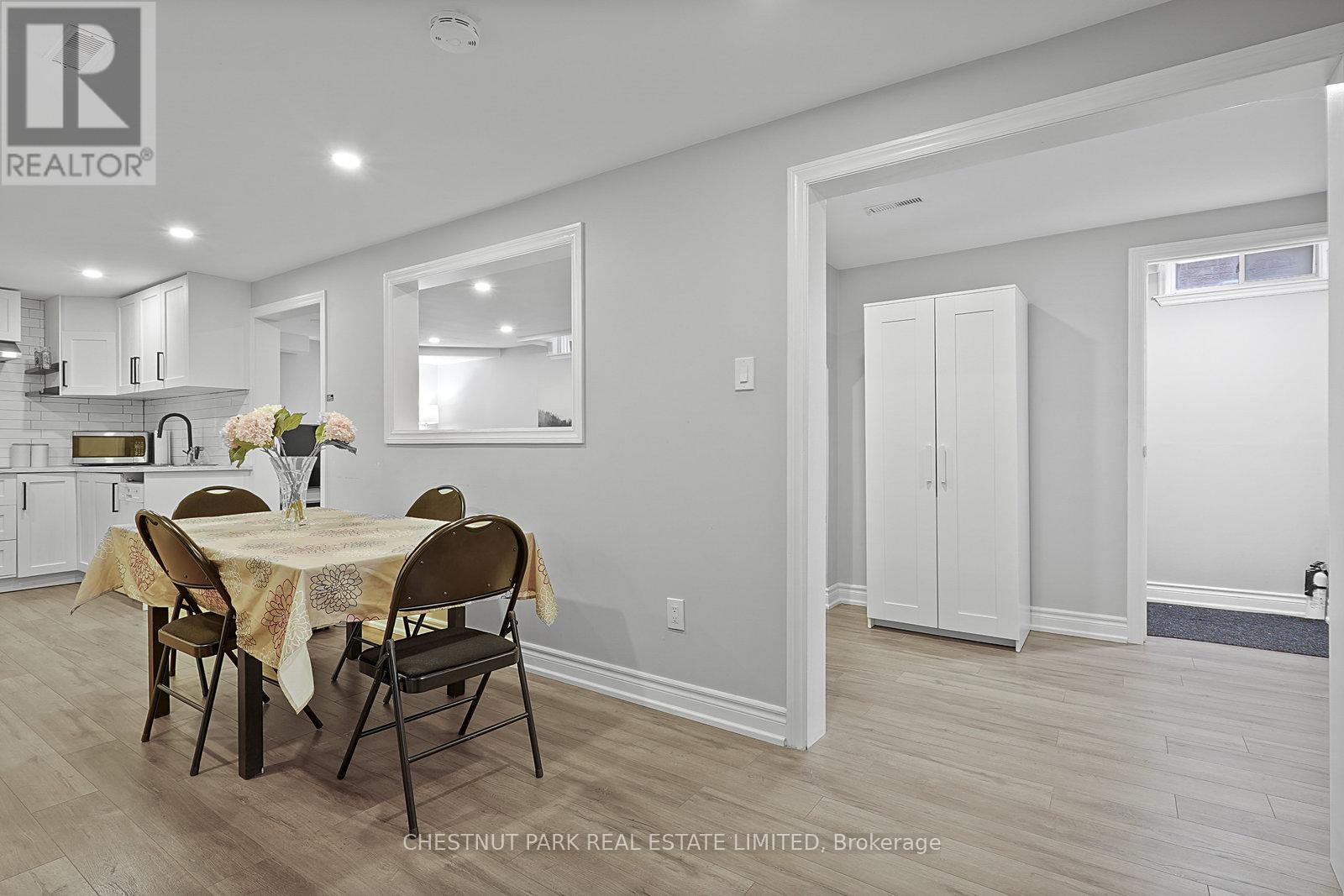 4 Glouster Court, Richmond Hill, Ontario  L4C 8L4 - Photo 12 - N12397713