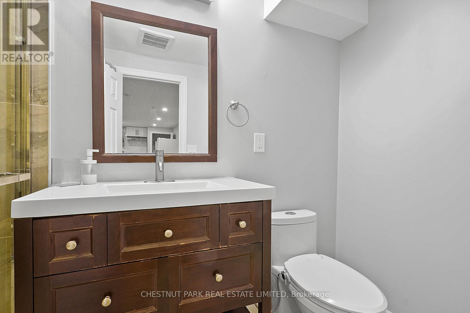 4 Glouster Court, Richmond Hill, Ontario  L4C 8L4 - Photo 14 - N12397713