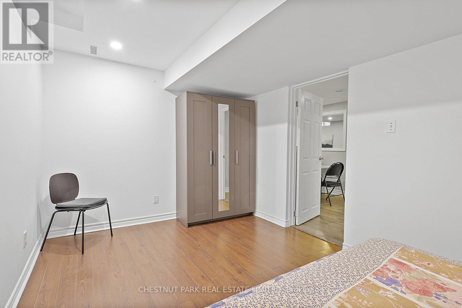 4 Glouster Court, Richmond Hill, Ontario  L4C 8L4 - Photo 16 - N12397713