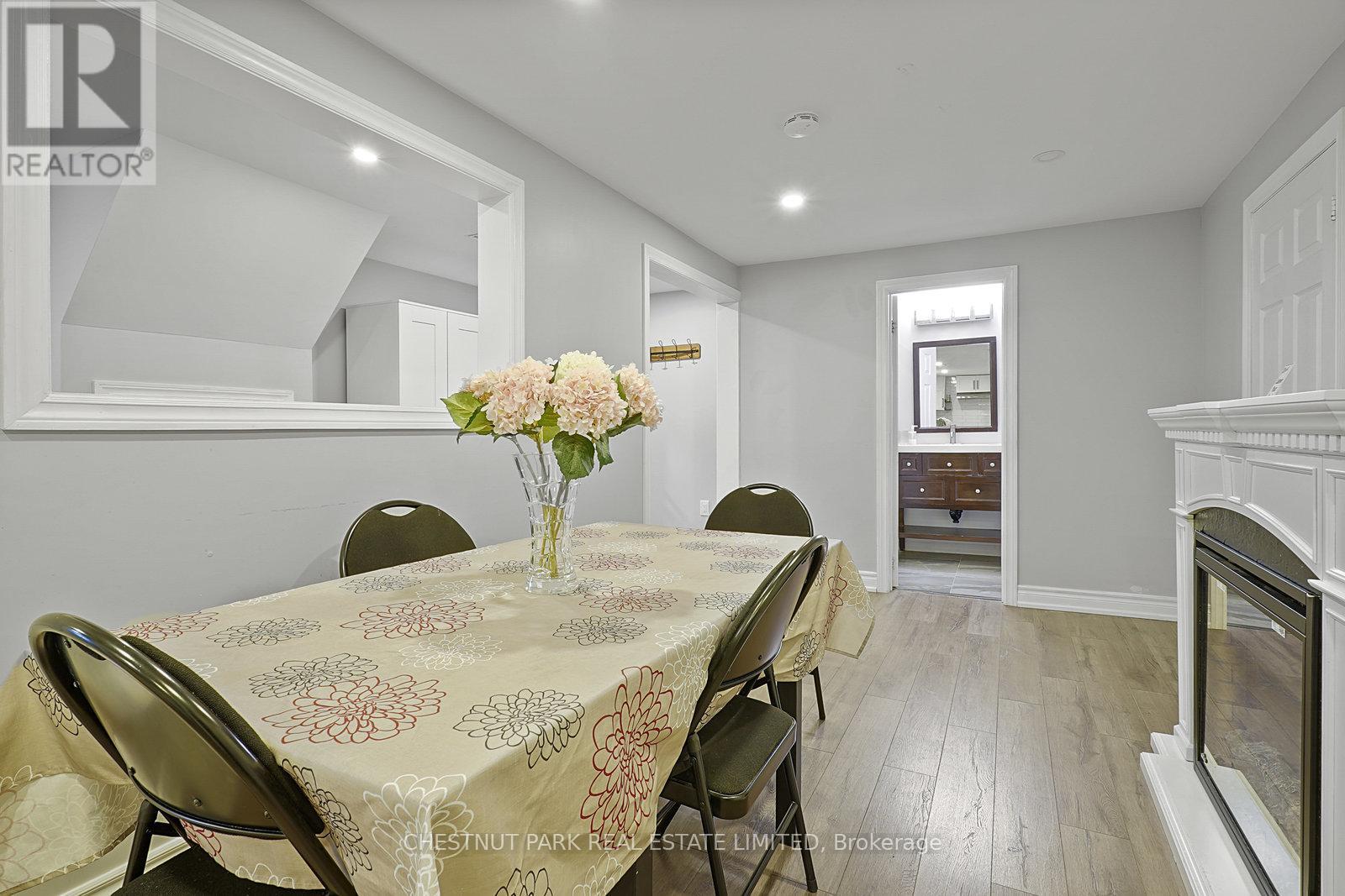 4 Glouster Court, Richmond Hill, Ontario  L4C 8L4 - Photo 18 - N12397713