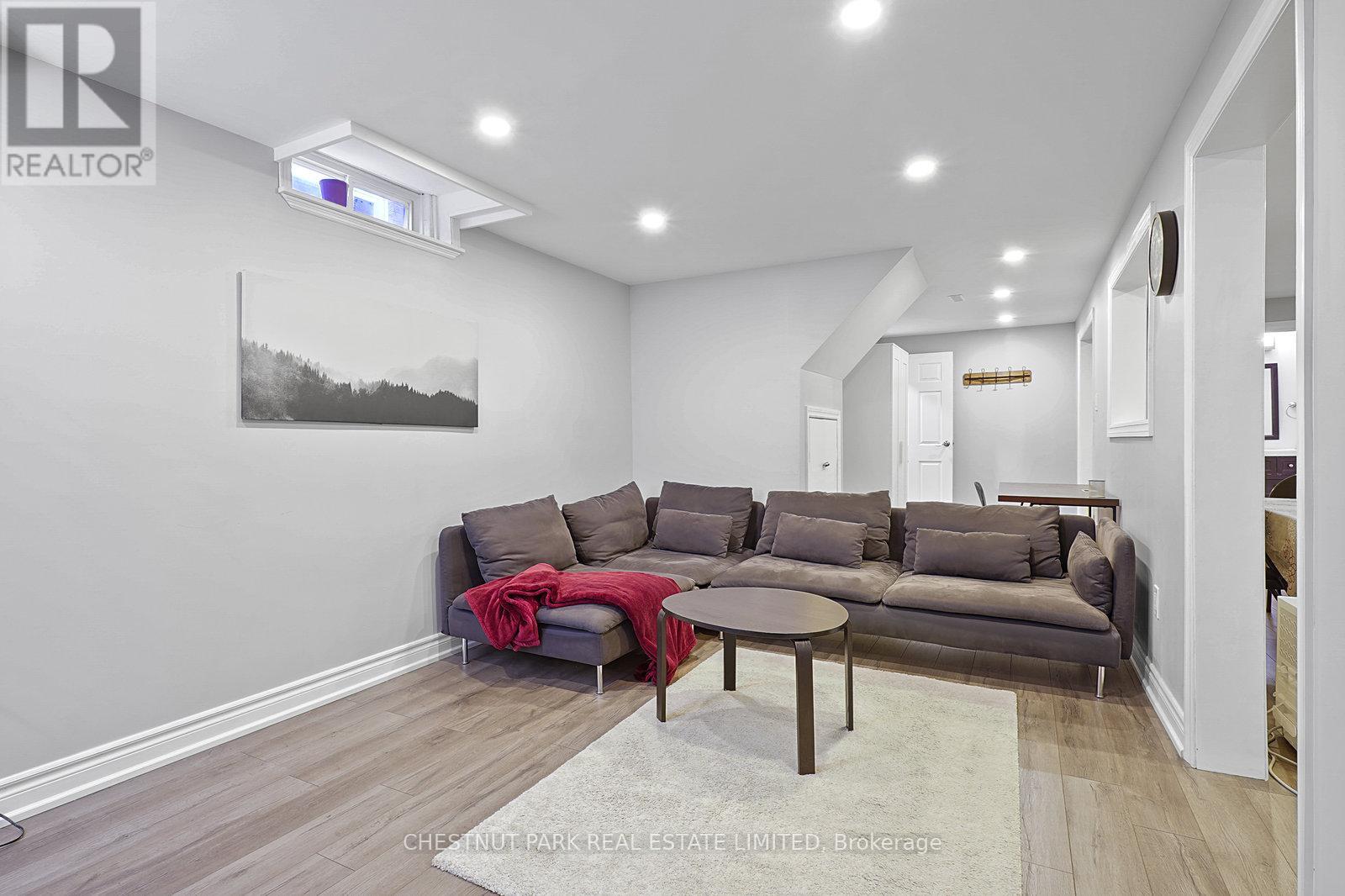 4 Glouster Court, Richmond Hill, Ontario  L4C 8L4 - Photo 23 - N12397713