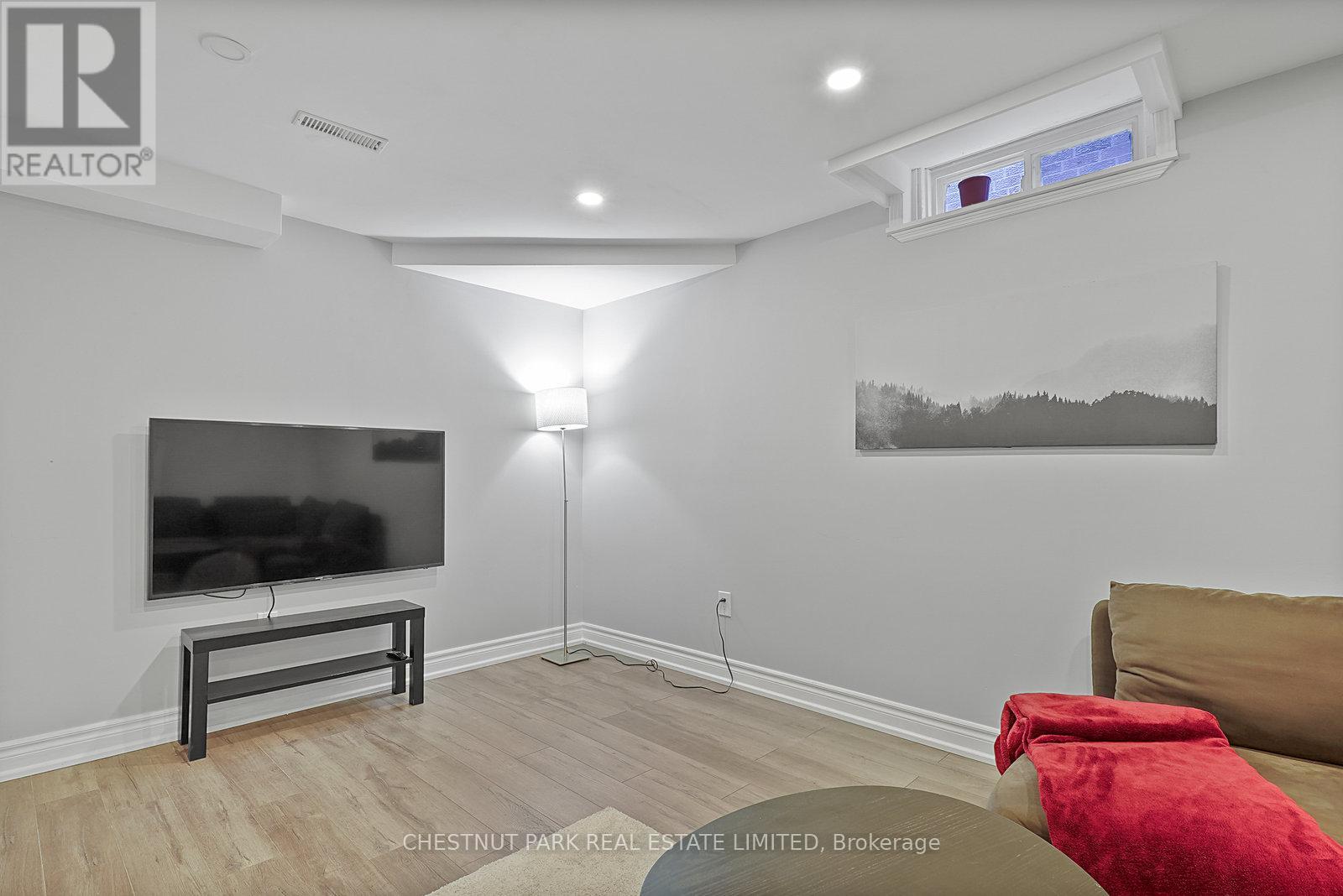 4 Glouster Court, Richmond Hill, Ontario  L4C 8L4 - Photo 25 - N12397713