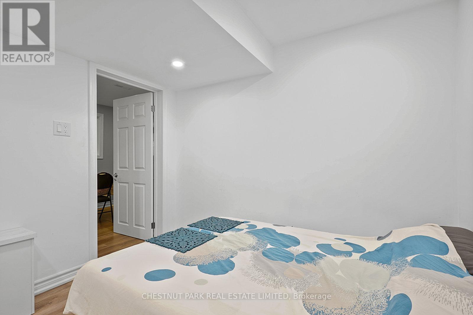 4 Glouster Court, Richmond Hill, Ontario  L4C 8L4 - Photo 28 - N12397713