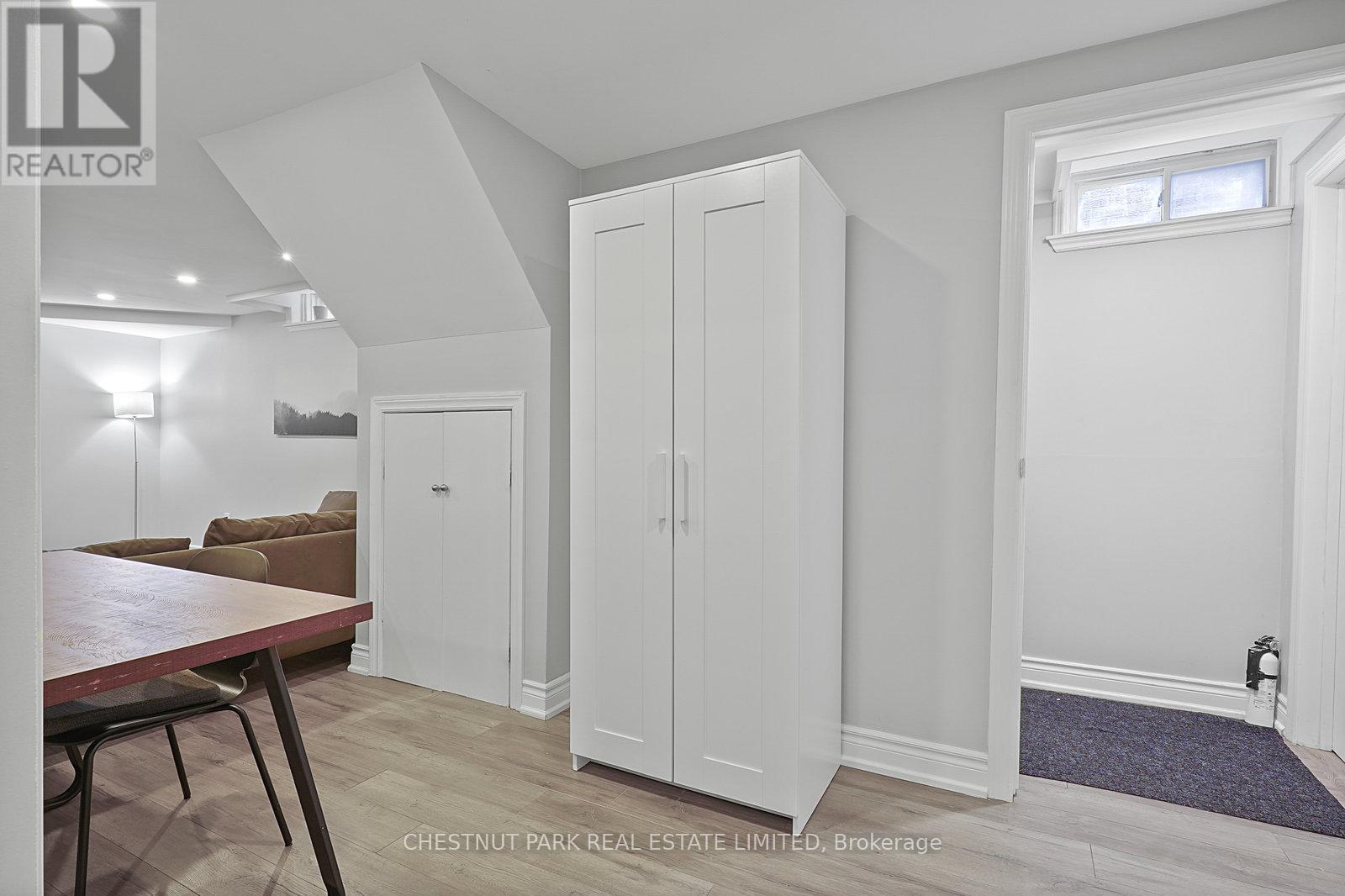 4 Glouster Court, Richmond Hill, Ontario  L4C 8L4 - Photo 8 - N12397713