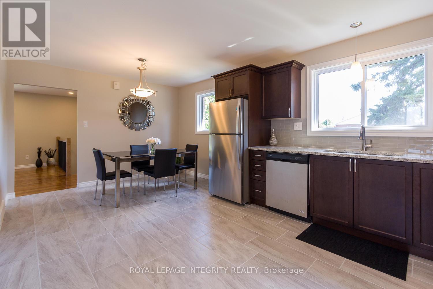 392 Tremblay Road, Ottawa, Ontario  K1G 0B8 - Photo 4 - X12397878