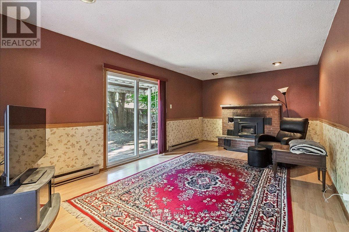 562 Wellington Crescent, Oakville, Ontario  L6L 4X5 - Photo 6 - W12390618