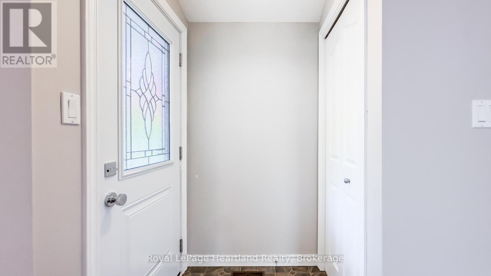 42 Iroquois Lane, Ashfield-Colborne-Wawanosh, Ontario  N7A 3Y2 - Photo 6 - X12397947