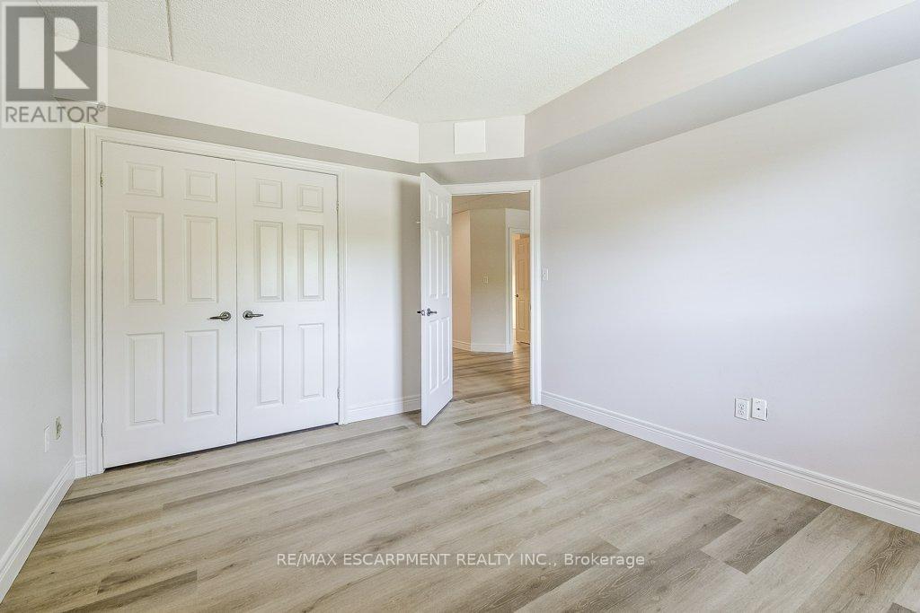 107 - 2020 Cleaver Avenue, Burlington, Ontario  L7M 4C2 - Photo 10 - W12397694