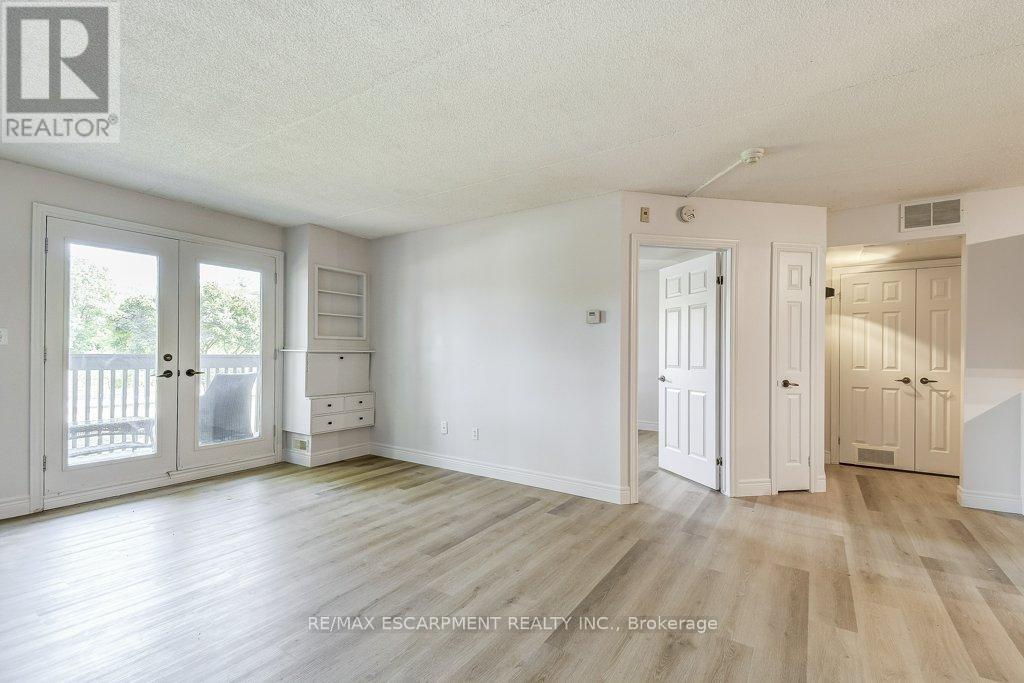 107 - 2020 Cleaver Avenue, Burlington, Ontario  L7M 4C2 - Photo 14 - W12397694
