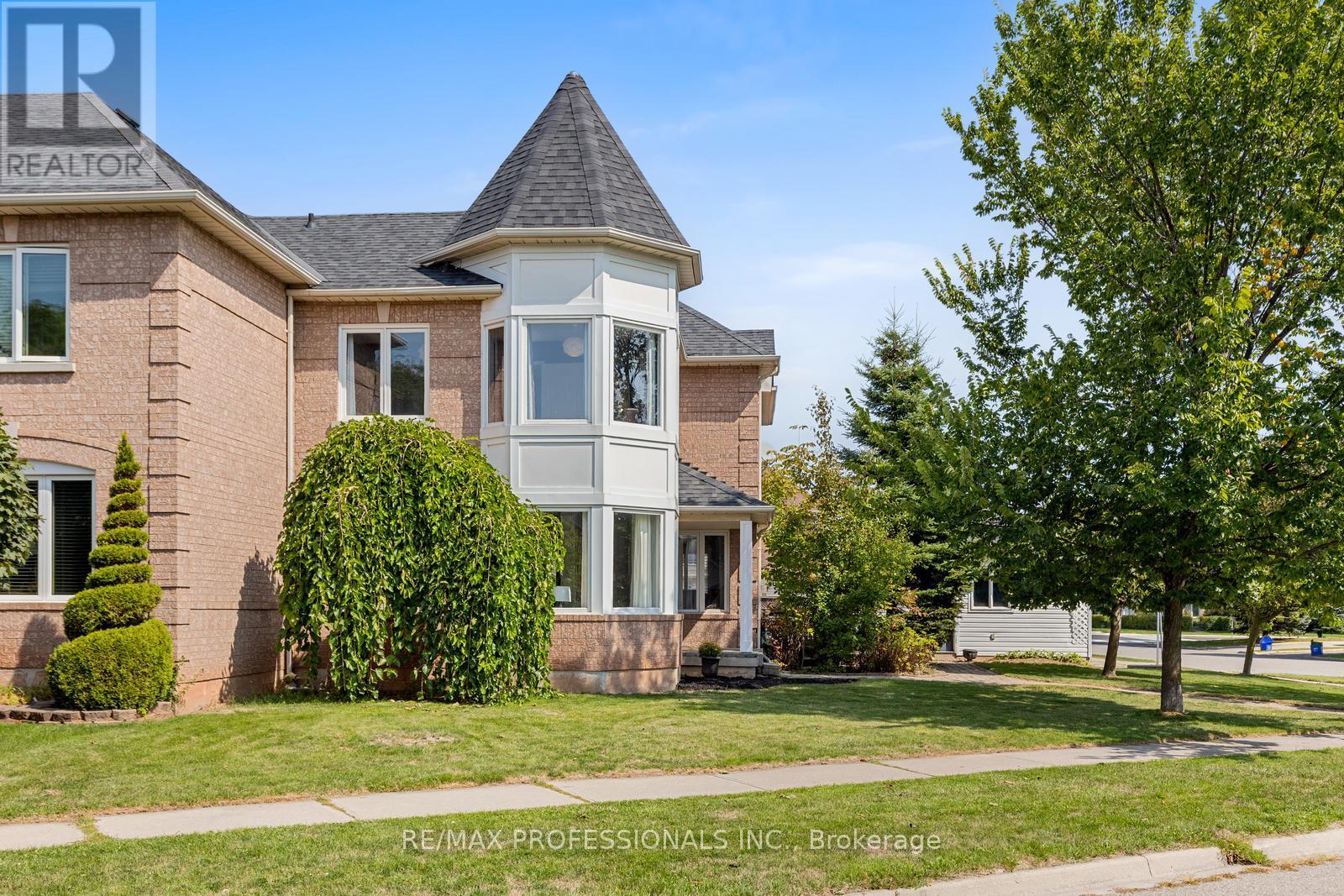 1241 Brillinger Street, Oakville (Wt West Oak Trails), Ontario  L6M 3T2 - Photo 1 - W12397723