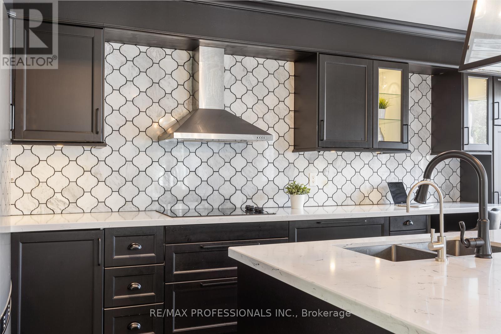 1241 Brillinger Street, Oakville (Wt West Oak Trails), Ontario  L6M 3T2 - Photo 18 - W12397723
