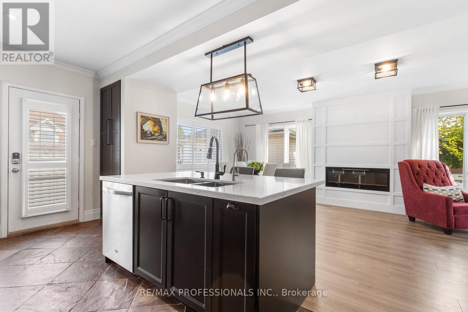 1241 Brillinger Street, Oakville (Wt West Oak Trails), Ontario  L6M 3T2 - Photo 19 - W12397723