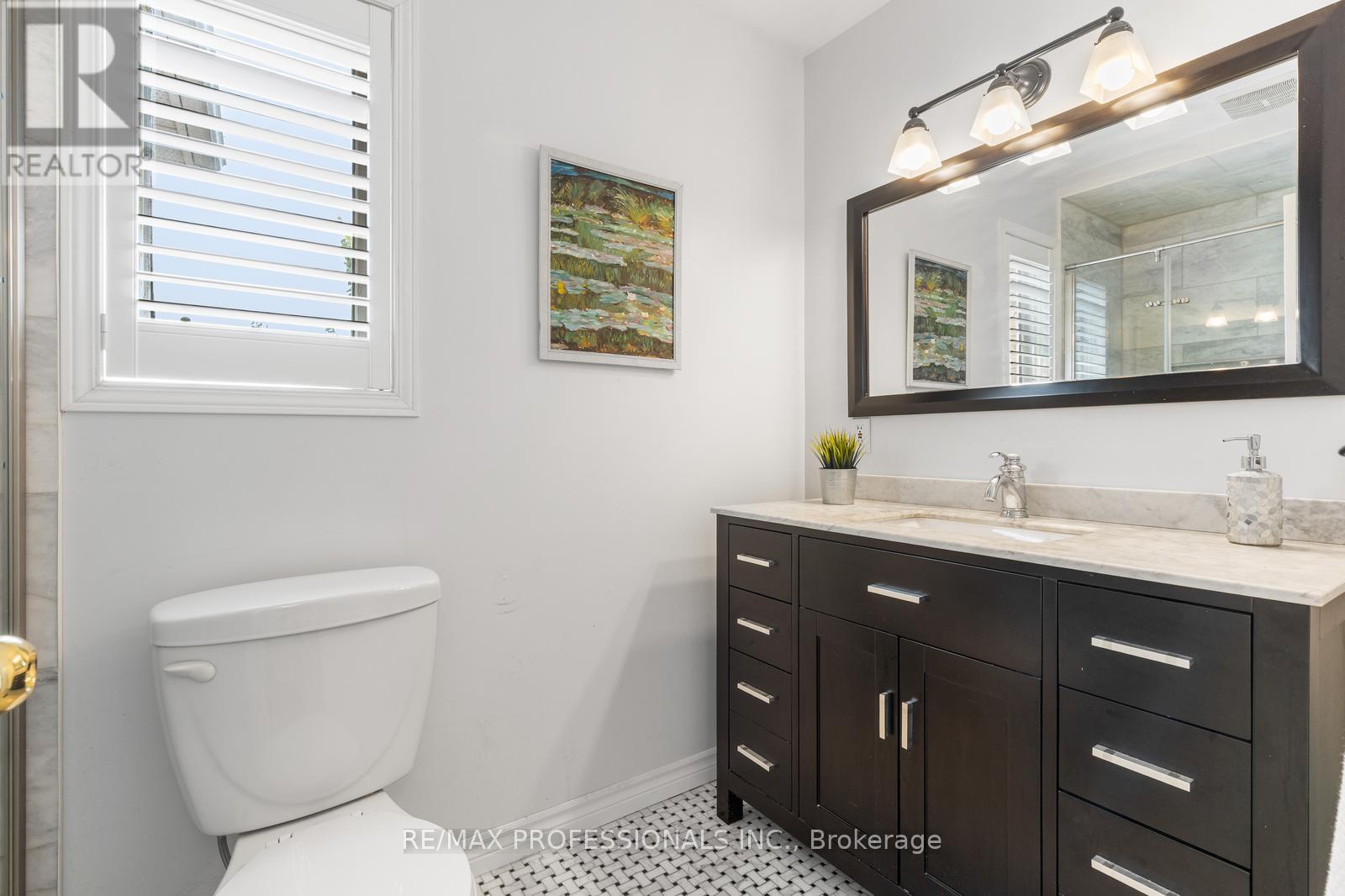 1241 Brillinger Street, Oakville (Wt West Oak Trails), Ontario  L6M 3T2 - Photo 30 - W12397723