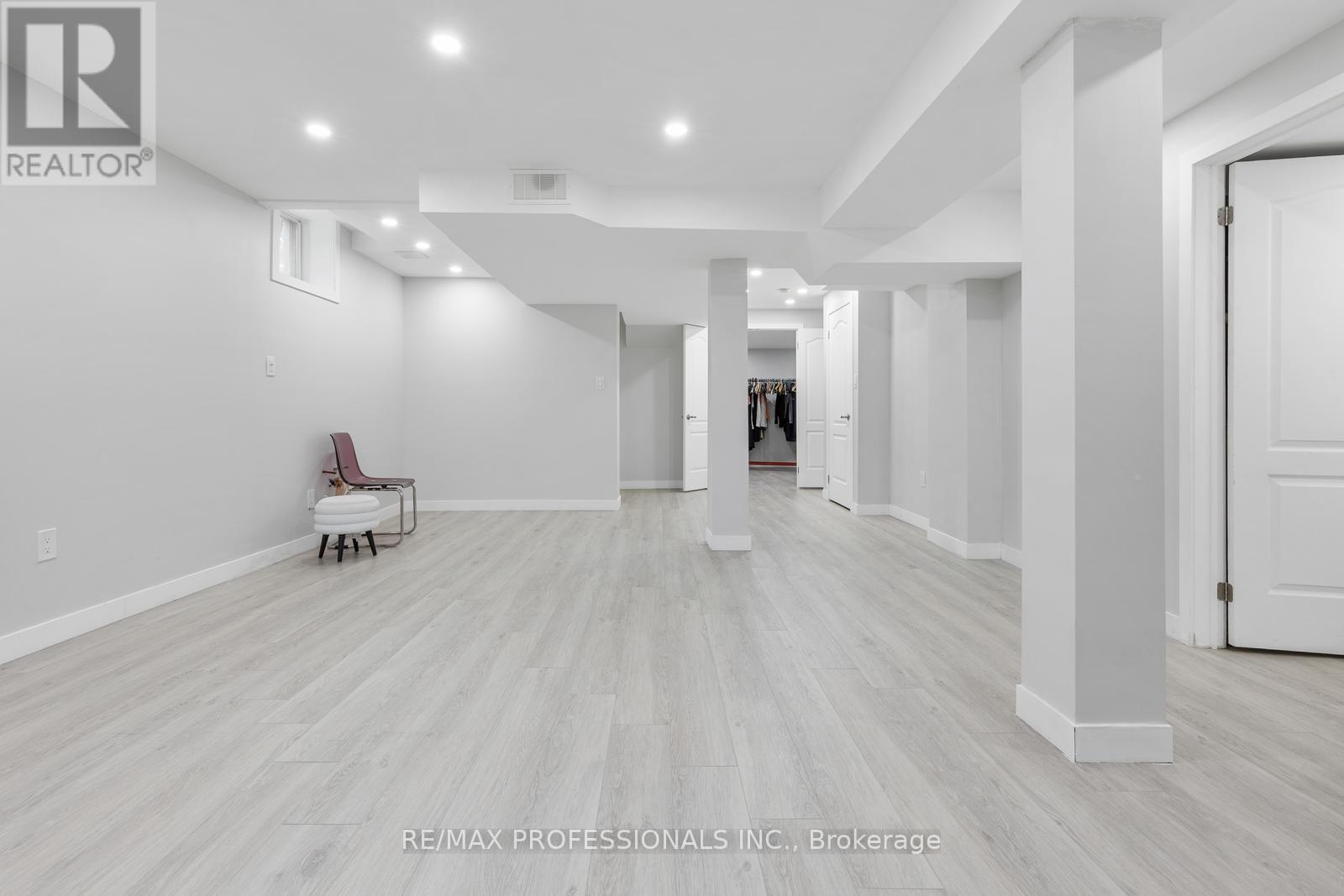 1241 Brillinger Street, Oakville (Wt West Oak Trails), Ontario  L6M 3T2 - Photo 34 - W12397723