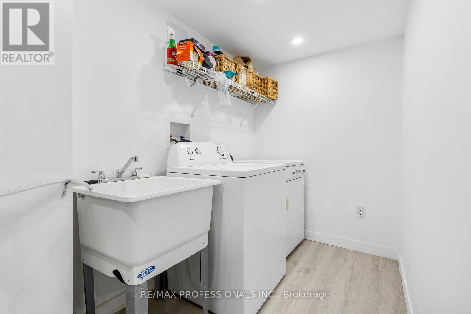 1241 Brillinger Street, Oakville (Wt West Oak Trails), Ontario  L6M 3T2 - Photo 38 - W12397723