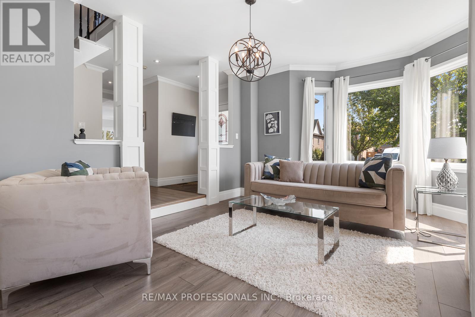 1241 Brillinger Street, Oakville (Wt West Oak Trails), Ontario  L6M 3T2 - Photo 4 - W12397723