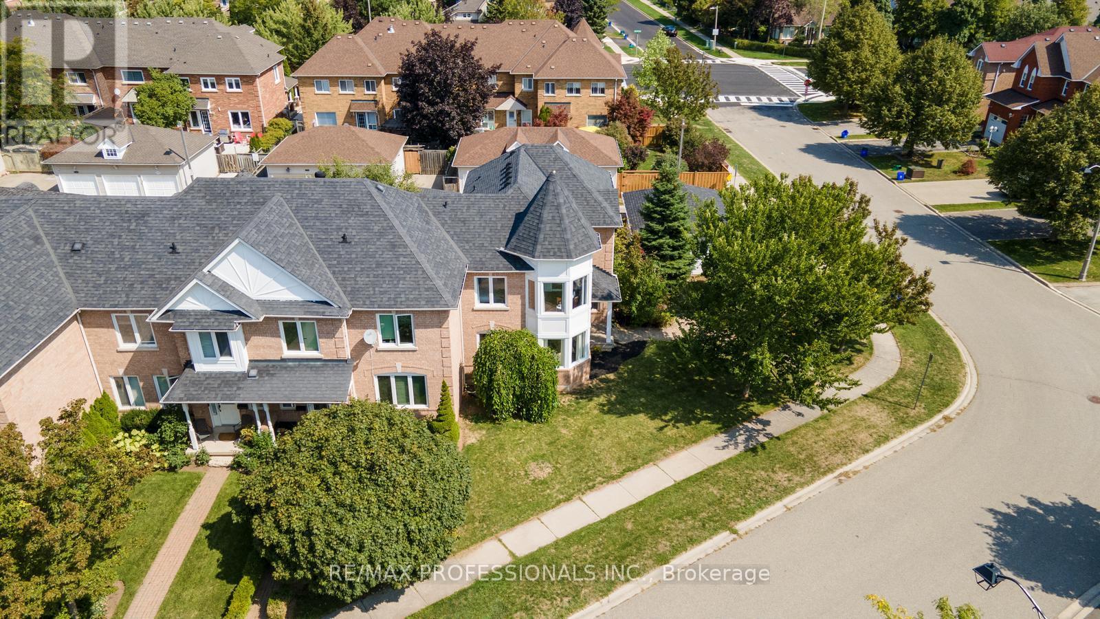 1241 Brillinger Street, Oakville (Wt West Oak Trails), Ontario  L6M 3T2 - Photo 42 - W12397723