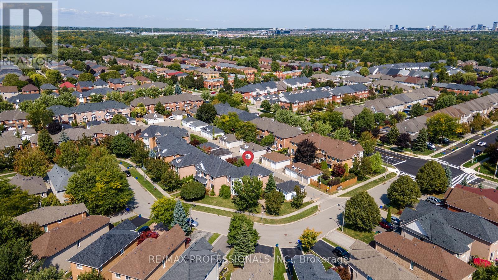 1241 Brillinger Street, Oakville (Wt West Oak Trails), Ontario  L6M 3T2 - Photo 46 - W12397723