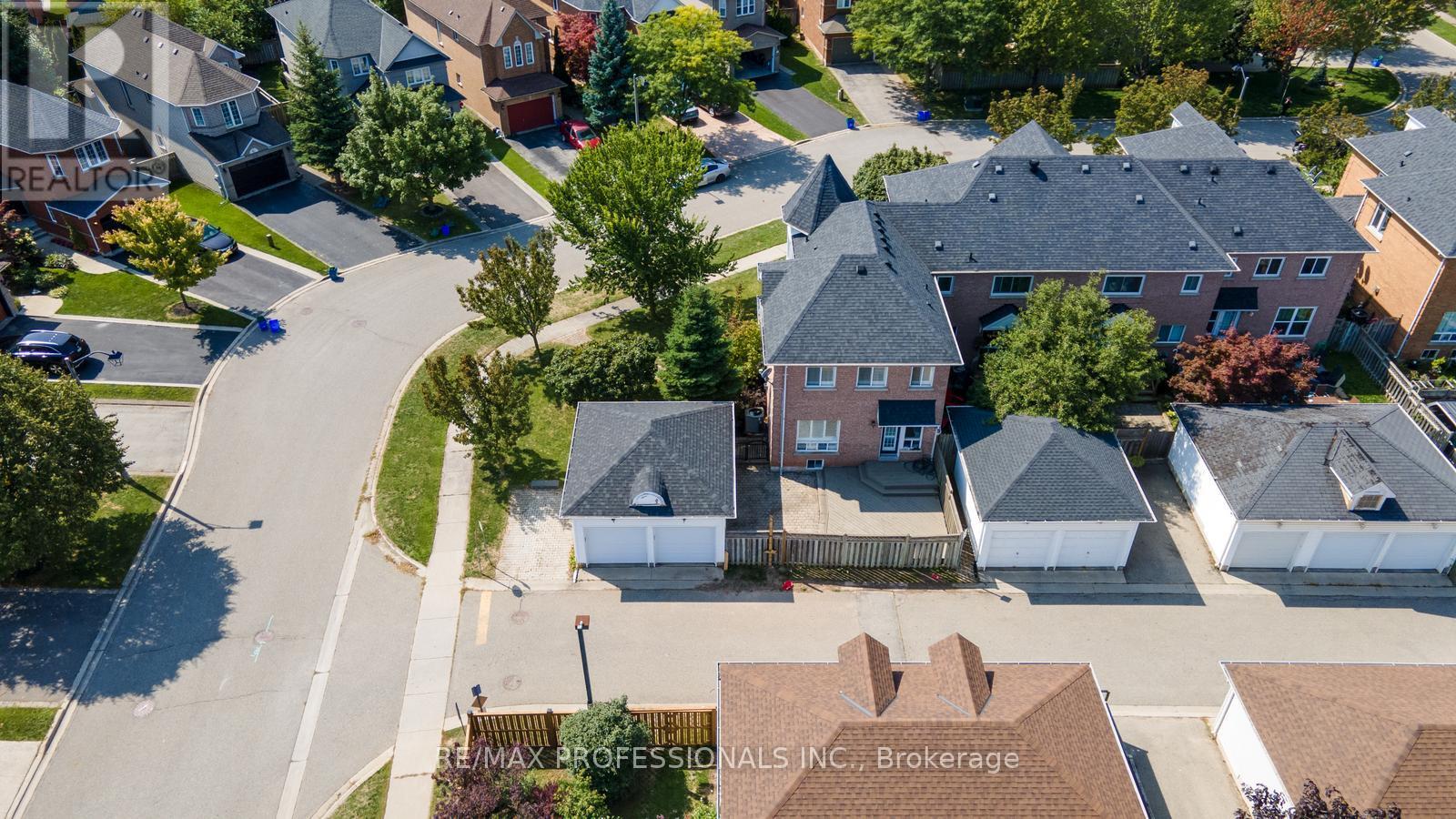 1241 Brillinger Street, Oakville (Wt West Oak Trails), Ontario  L6M 3T2 - Photo 48 - W12397723