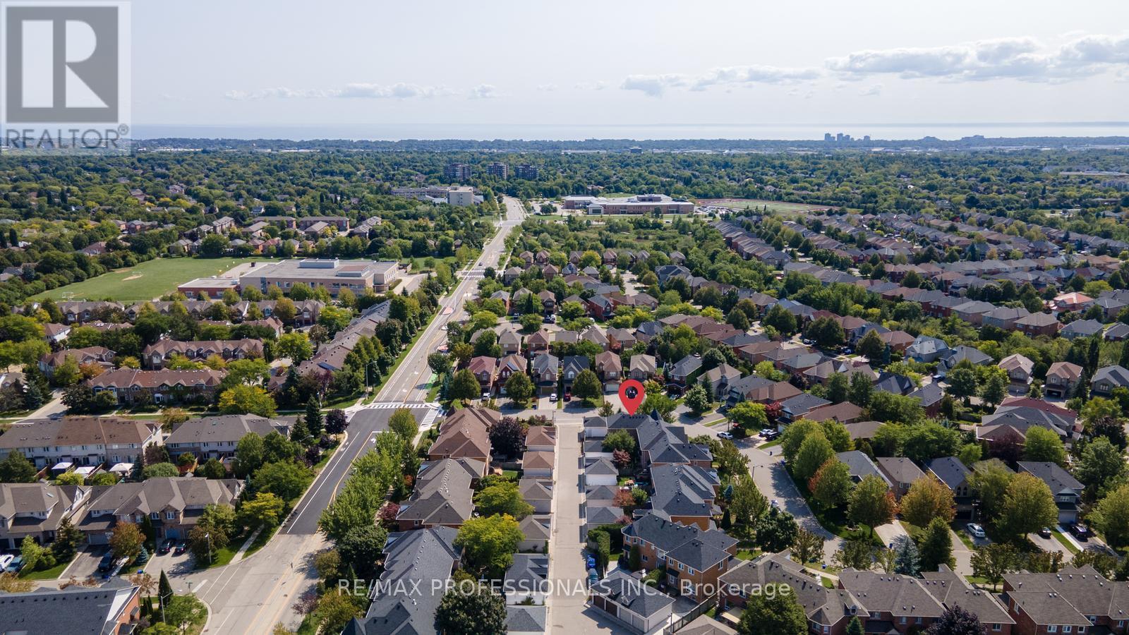 1241 Brillinger Street, Oakville (Wt West Oak Trails), Ontario  L6M 3T2 - Photo 49 - W12397723