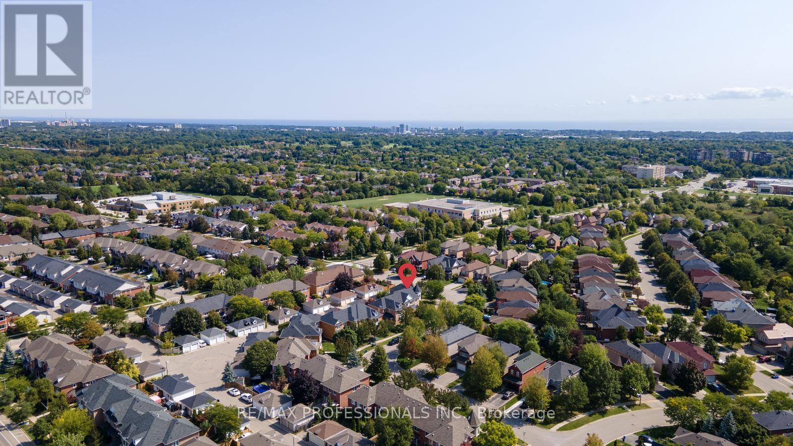 1241 Brillinger Street, Oakville (Wt West Oak Trails), Ontario  L6M 3T2 - Photo 50 - W12397723