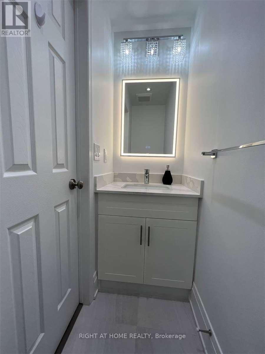 5936 Candlebrook Court, Mississauga, Ontario  L5V 2V5 - Photo 11 - W12397730