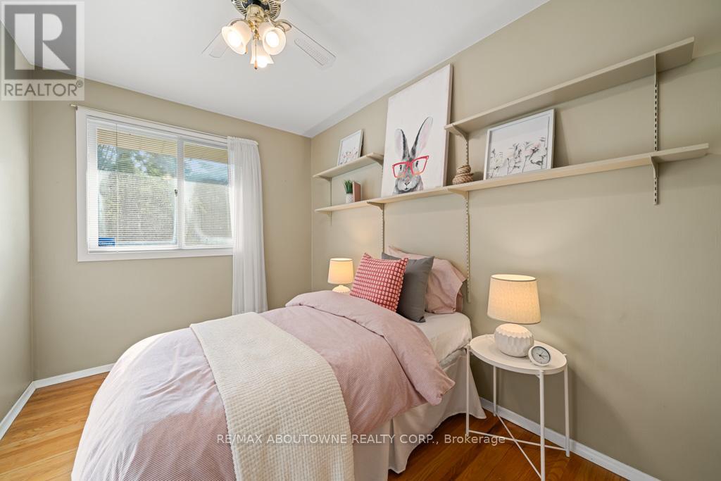 1605 Venetia Drive, Oakville, Ontario  L6L 1K8 - Photo 15 - W12397796