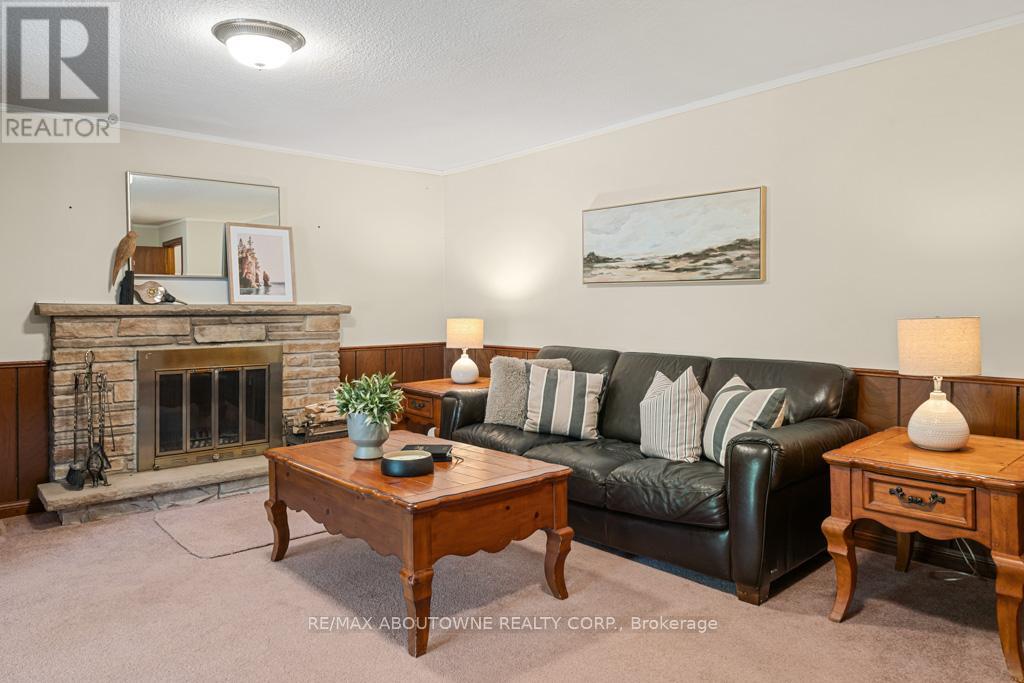 1605 Venetia Drive, Oakville, Ontario  L6L 1K8 - Photo 16 - W12397796