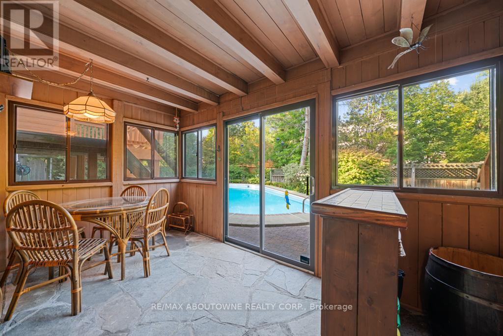 1605 Venetia Drive, Oakville, Ontario  L6L 1K8 - Photo 17 - W12397796