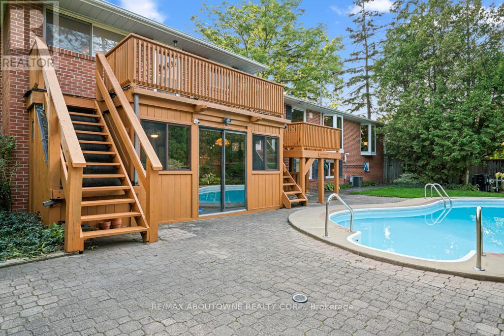1605 Venetia Drive, Oakville, Ontario  L6L 1K8 - Photo 19 - W12397796