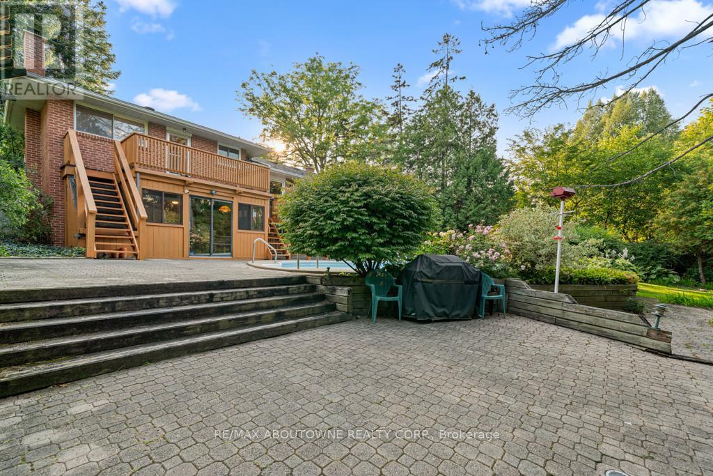 1605 Venetia Drive, Oakville, Ontario  L6L 1K8 - Photo 21 - W12397796