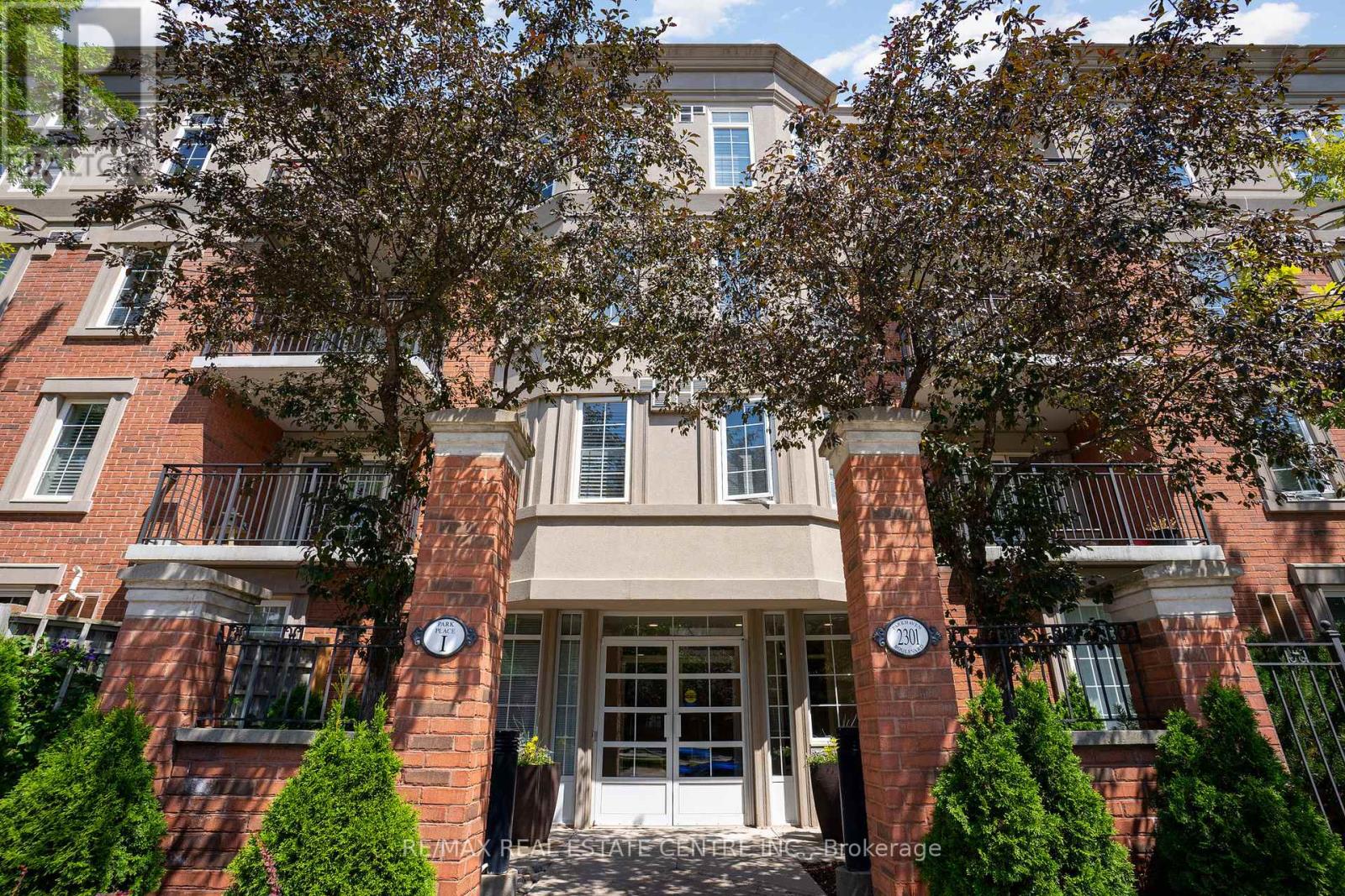 410 - 2301 Parkhaven Boulevard, Oakville, Ontario  L6H 6V6 - Photo 2 - W12397832