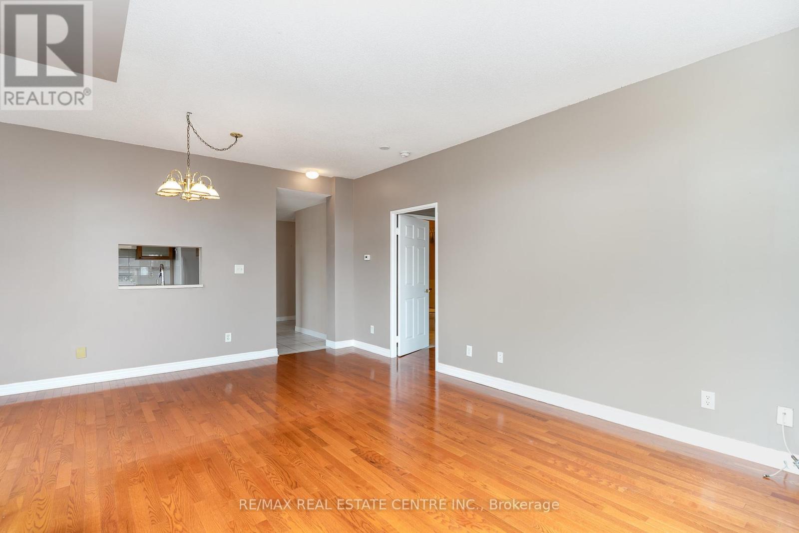 410 - 2301 Parkhaven Boulevard, Oakville, Ontario  L6H 6V6 - Photo 8 - W12397832