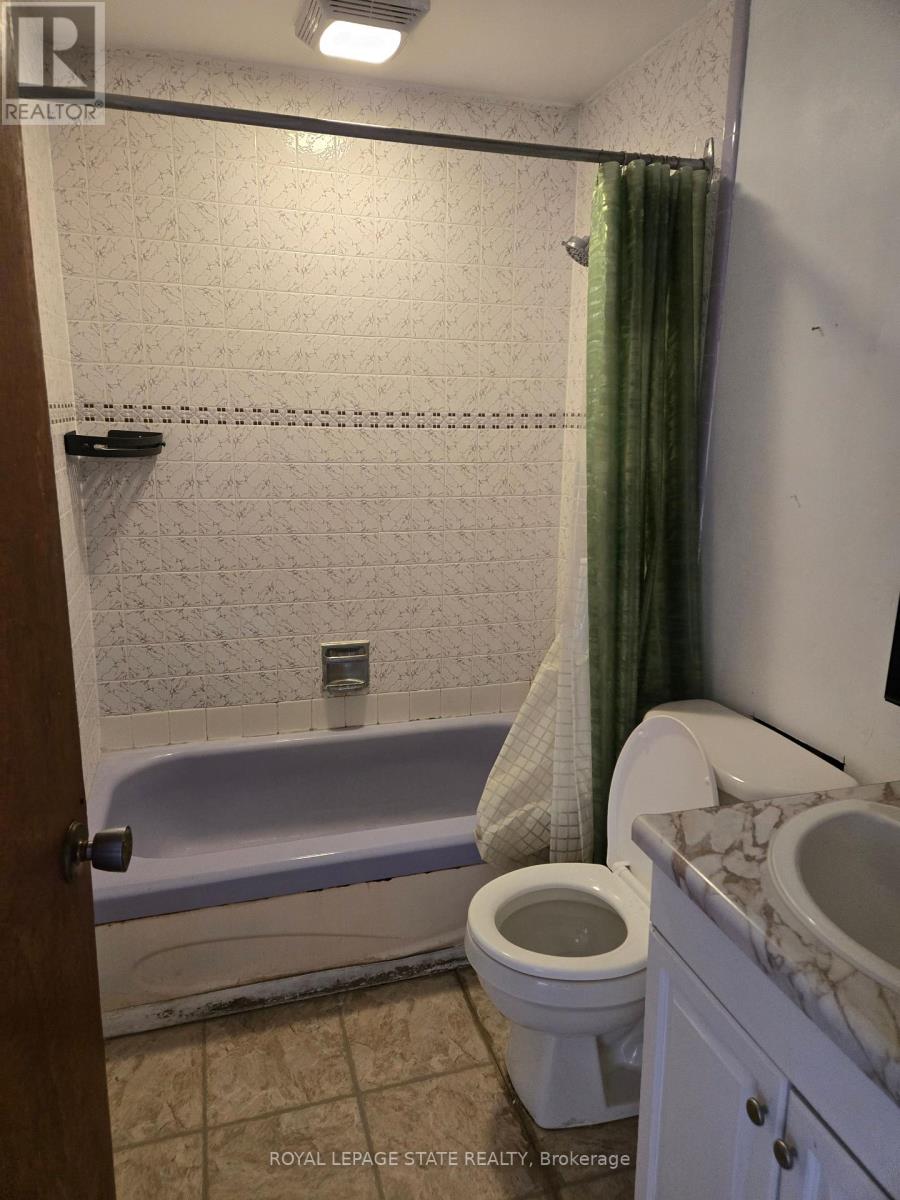 4 - 153 Limeridge Road W, Hamilton, Ontario  L9C 2V3 - Photo 10 - X12397701