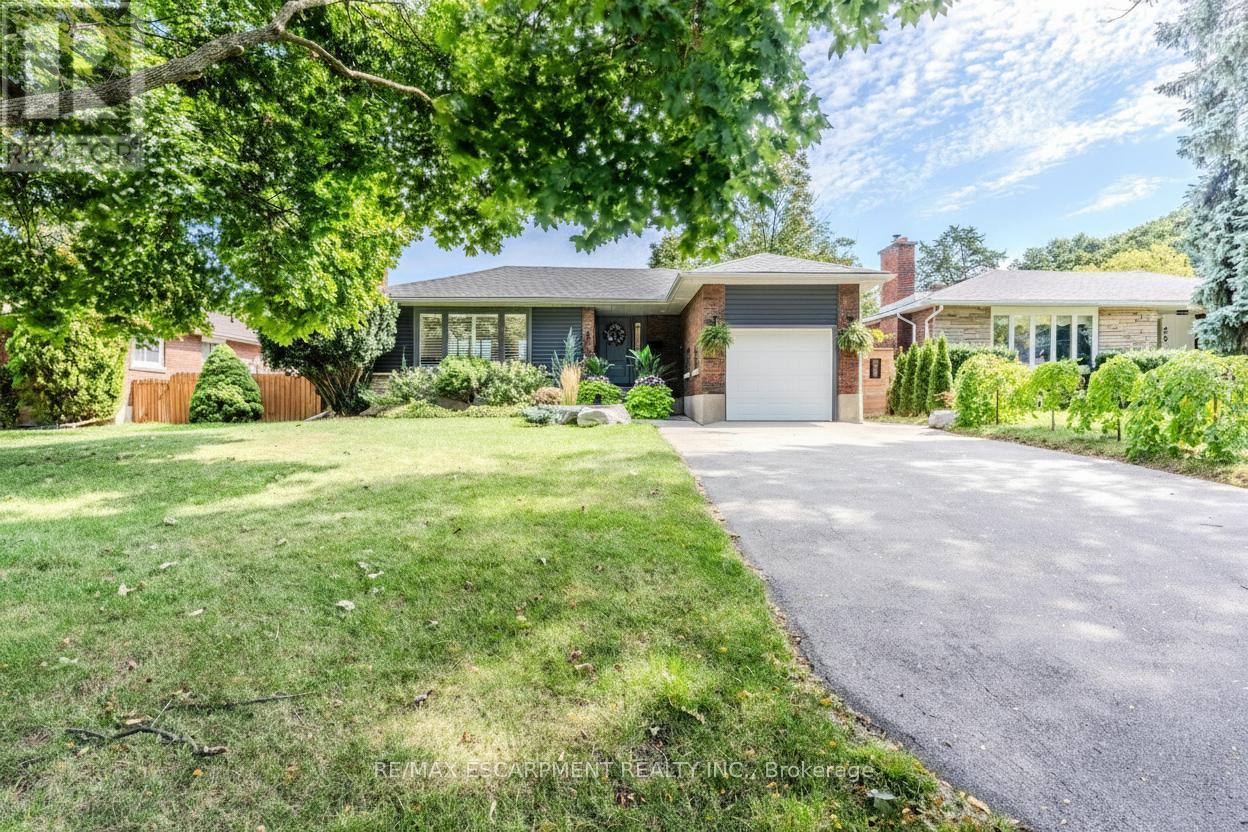 23 West Hampton Road, St. Catharines, Ontario  L2T 3E6 - Photo 2 - X12397782