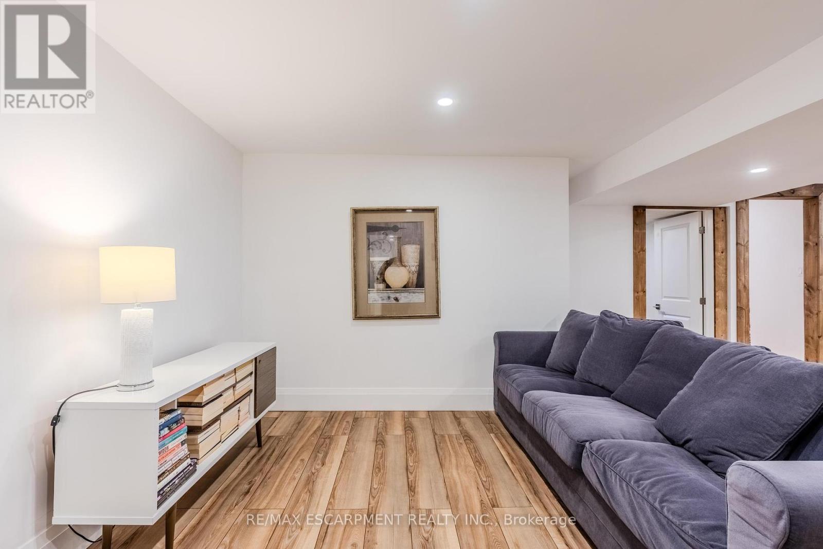 23 West Hampton Road, St. Catharines, Ontario  L2T 3E6 - Photo 32 - X12397782