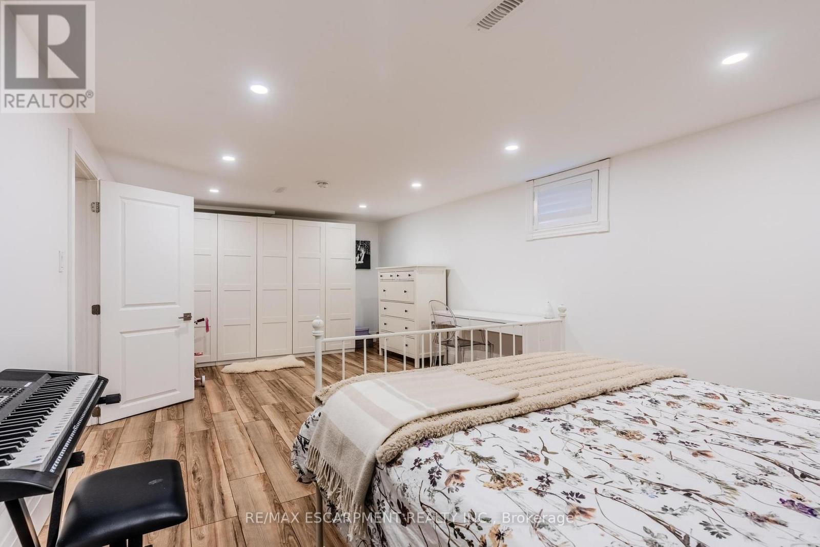23 West Hampton Road, St. Catharines, Ontario  L2T 3E6 - Photo 33 - X12397782