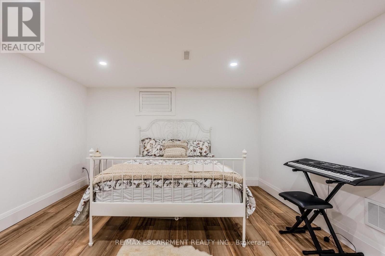 23 West Hampton Road, St. Catharines, Ontario  L2T 3E6 - Photo 35 - X12397782