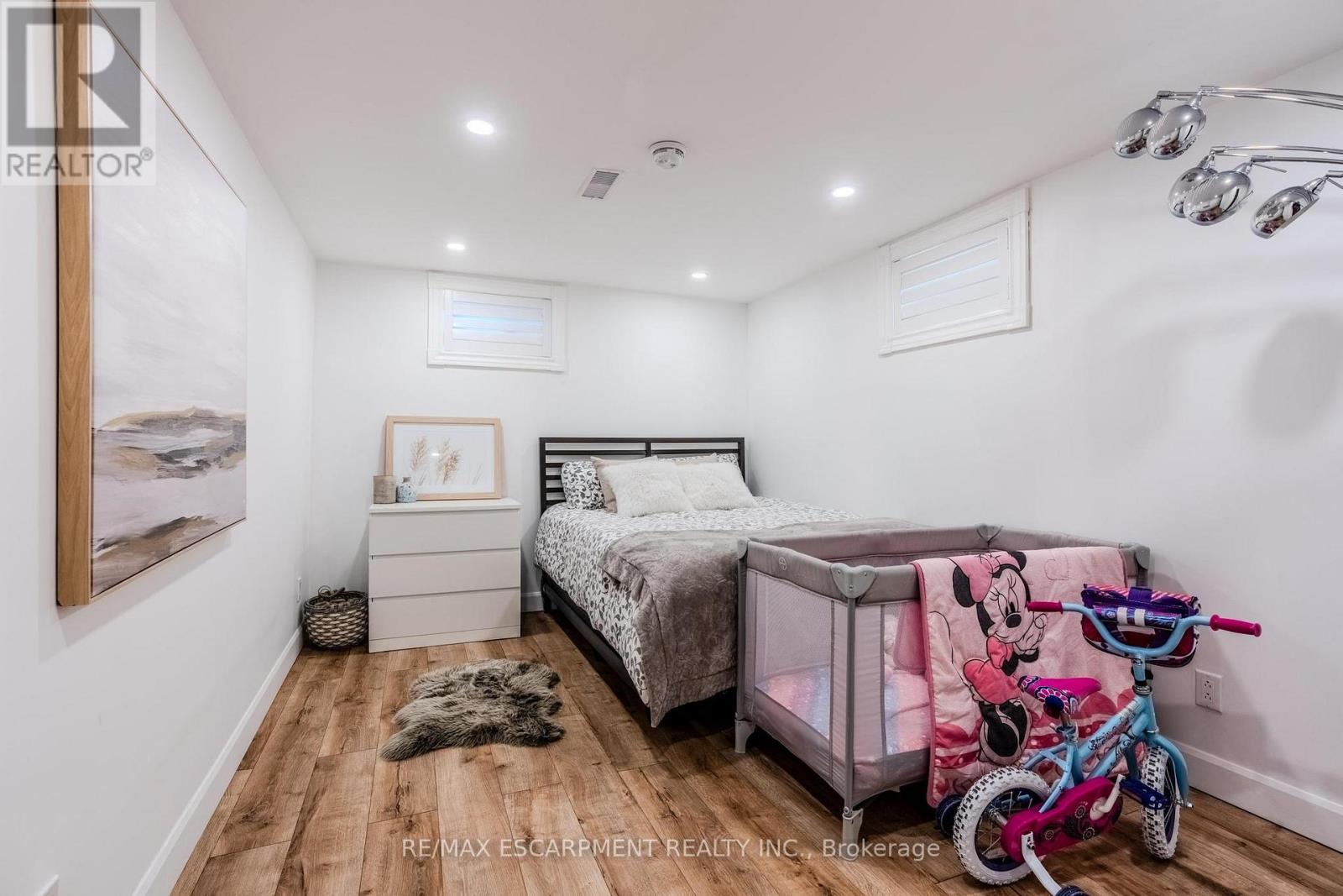 23 West Hampton Road, St. Catharines, Ontario  L2T 3E6 - Photo 37 - X12397782