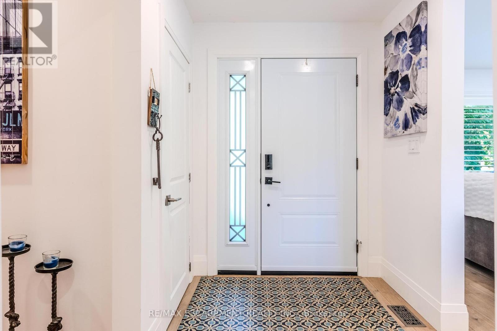 23 West Hampton Road, St. Catharines, Ontario  L2T 3E6 - Photo 4 - X12397782