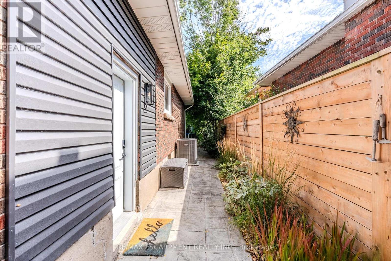 23 West Hampton Road, St. Catharines, Ontario  L2T 3E6 - Photo 41 - X12397782