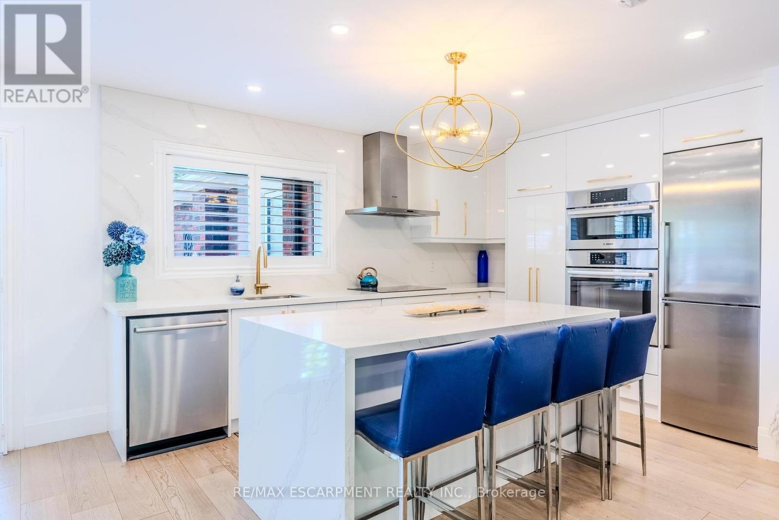 23 West Hampton Road, St. Catharines, Ontario  L2T 3E6 - Photo 6 - X12397782