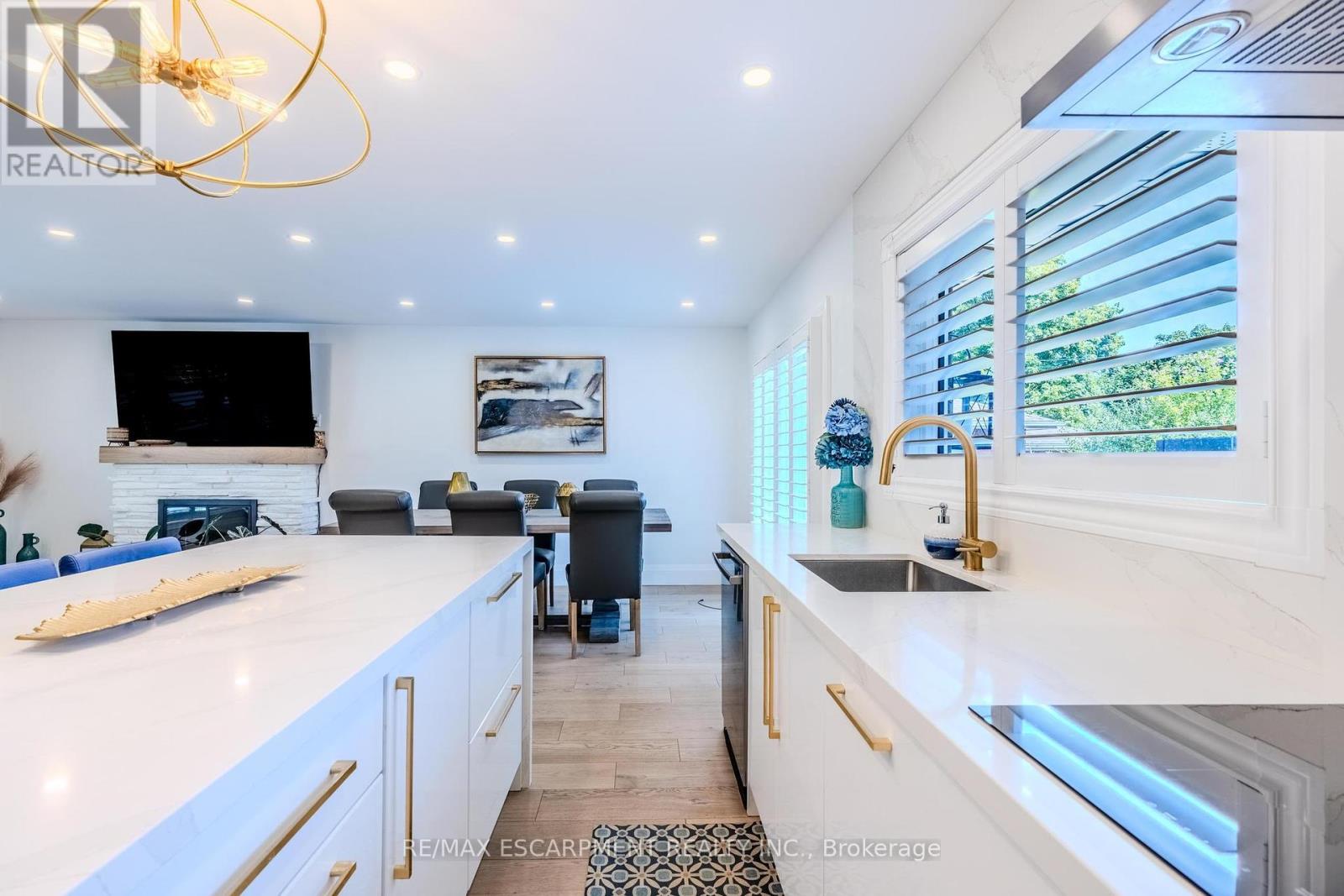 23 West Hampton Road, St. Catharines, Ontario  L2T 3E6 - Photo 9 - X12397782