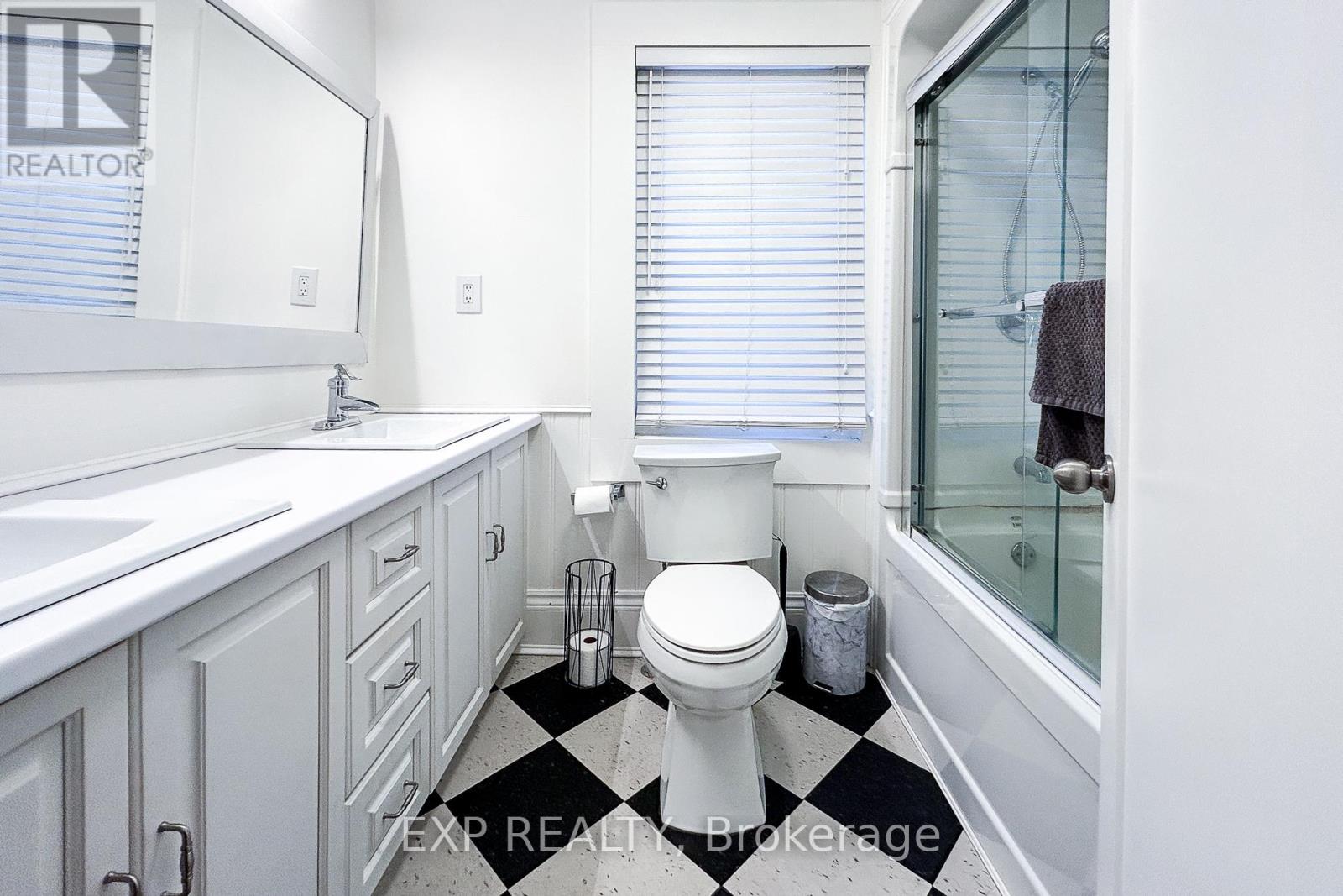191 Stirton Street, Hamilton, Ontario  L8L 6G7 - Photo 24 - X12397812