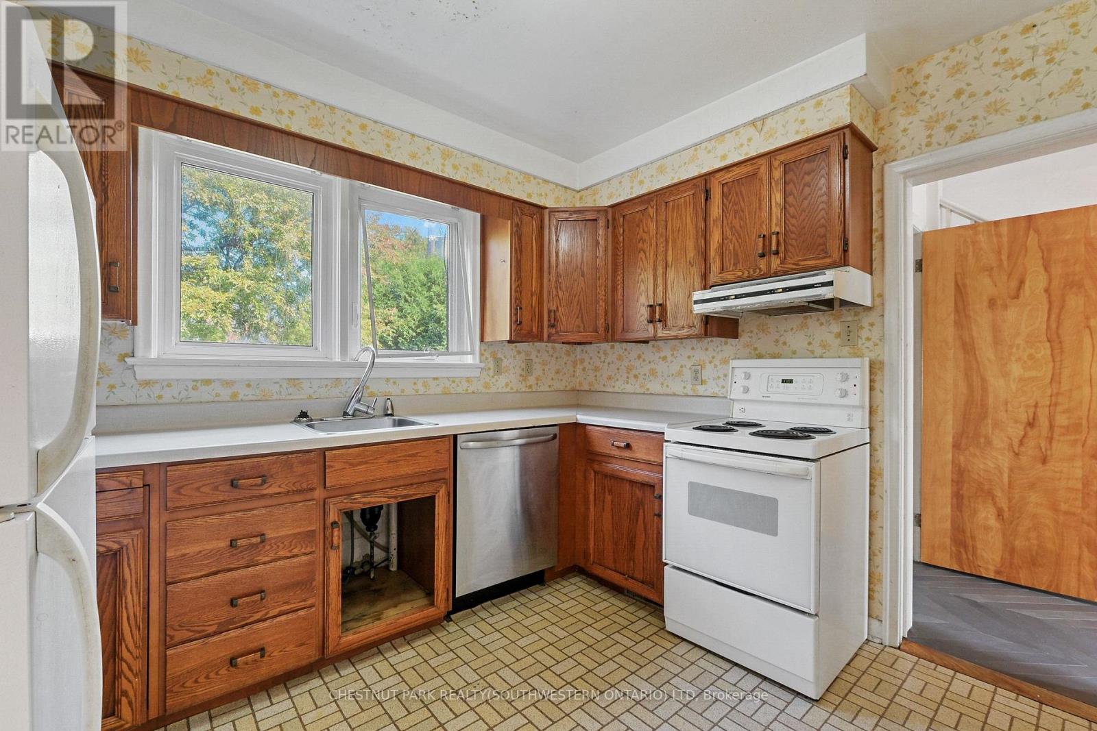 809 Smyth Road N, Ottawa, Ontario  K1G 1P2 - Photo 12 - X12397854