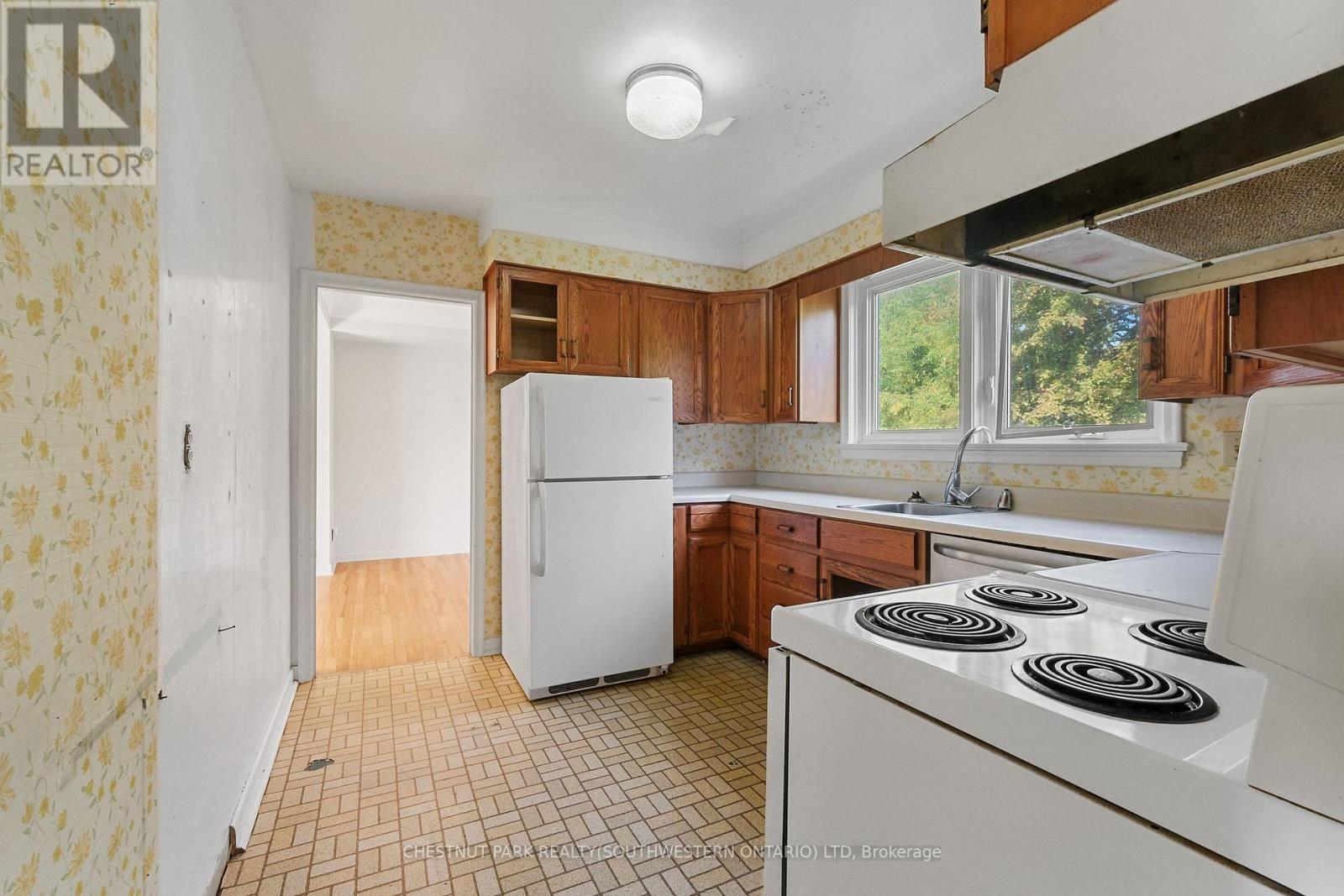 809 Smyth Road N, Ottawa, Ontario  K1G 1P2 - Photo 13 - X12397854