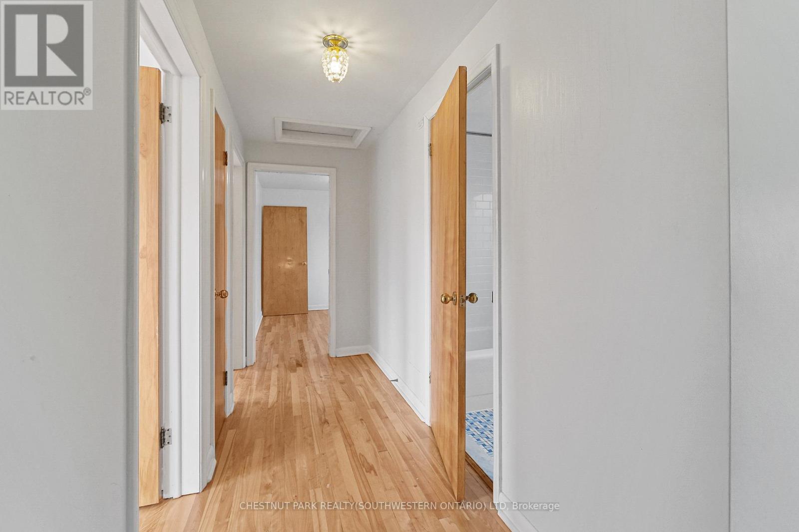 809 Smyth Road N, Ottawa, Ontario  K1G 1P2 - Photo 15 - X12397854