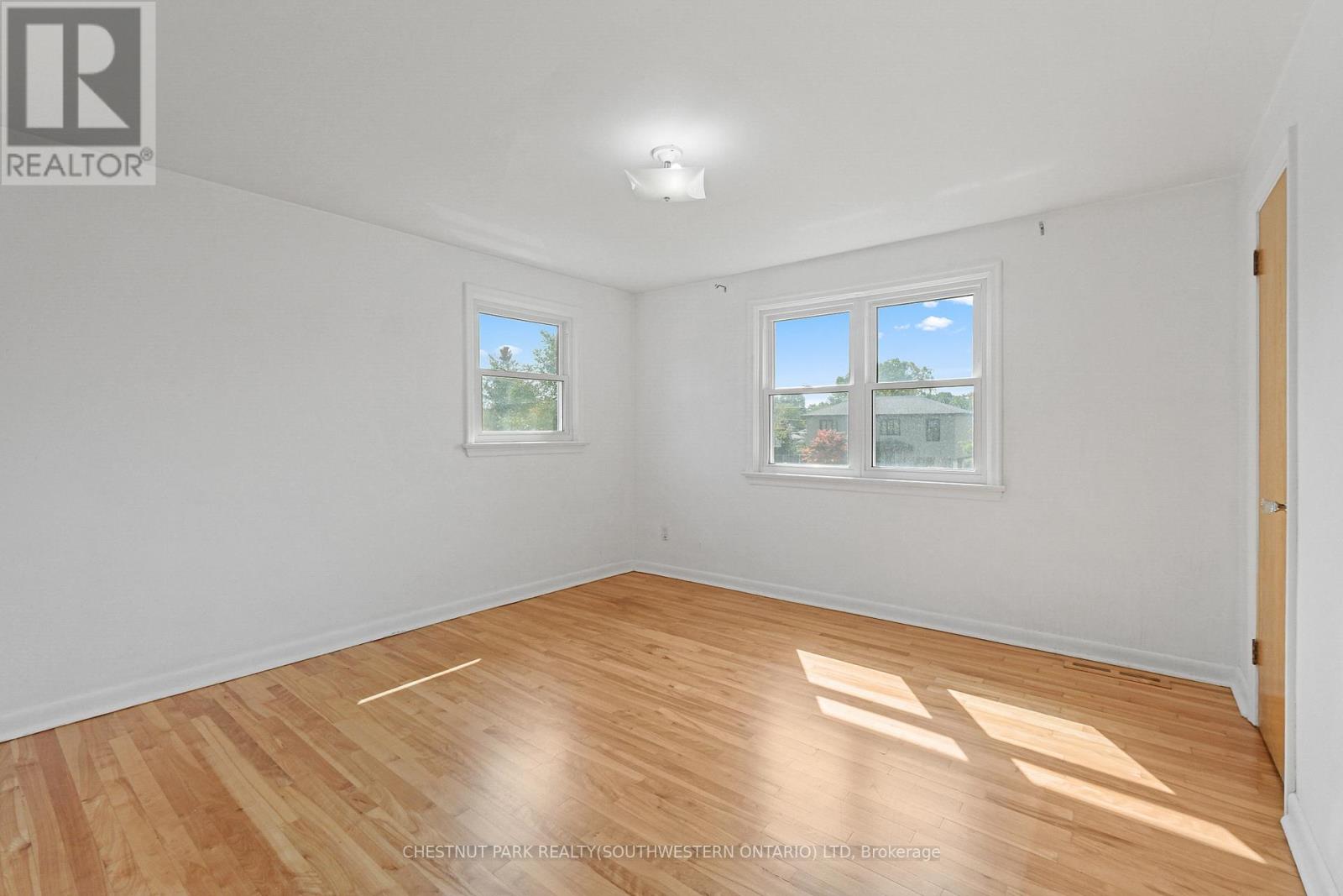 809 Smyth Road N, Ottawa, Ontario  K1G 1P2 - Photo 16 - X12397854