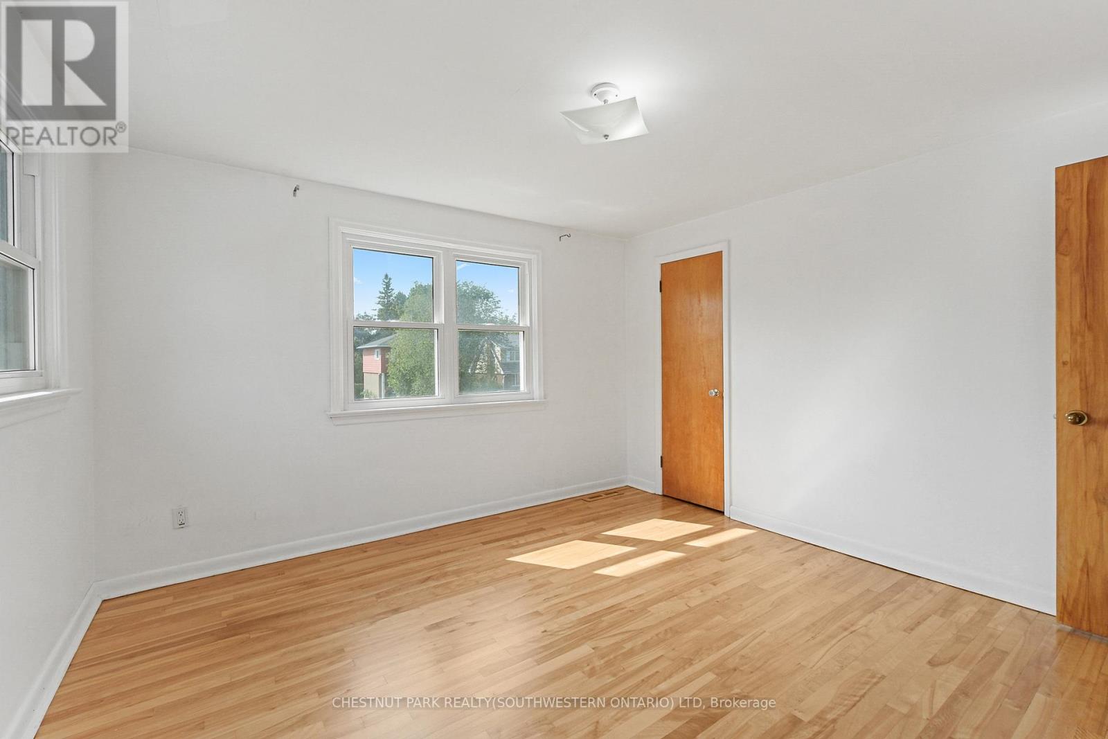 809 Smyth Road N, Ottawa, Ontario  K1G 1P2 - Photo 17 - X12397854